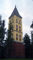 Деревянная колокольня церкви в Лаппеенранта. Фото.