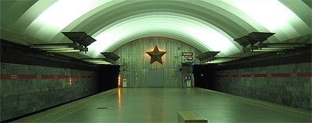 Ploschad Muzhestva metro station