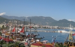 Гавань, набережная, прогулочные корабли в Аланья, Турция. Фото.