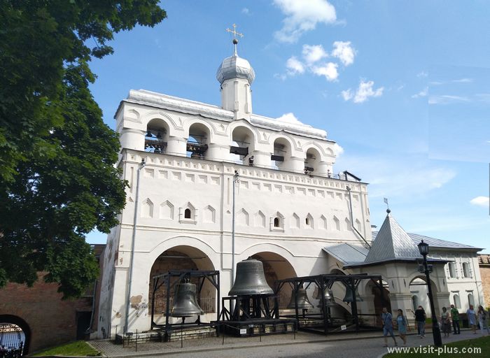 Pyhän Sofian katedraalin kellotapuli.