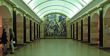 Зал станции метро Адмиралтейская