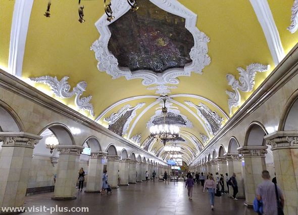 Станции метро “Комсомольская” в Москве - информация для туристов