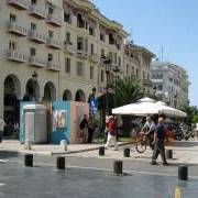 Фотография одной из центральных улиц в городе Салоники, Греция