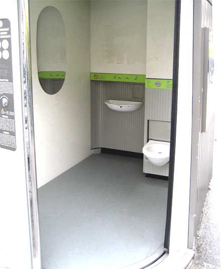 Парижский туалет изнутри