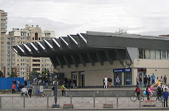Pionerskaya metro station