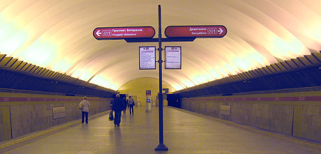 Политехническая станция метро