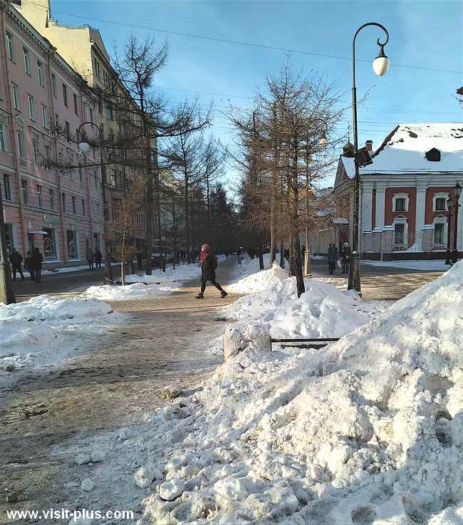 Heaps of snow on Vasilievsky Island